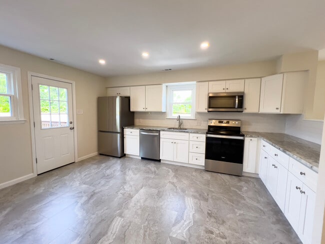 kitchen - 113 S 3rd St Unit B