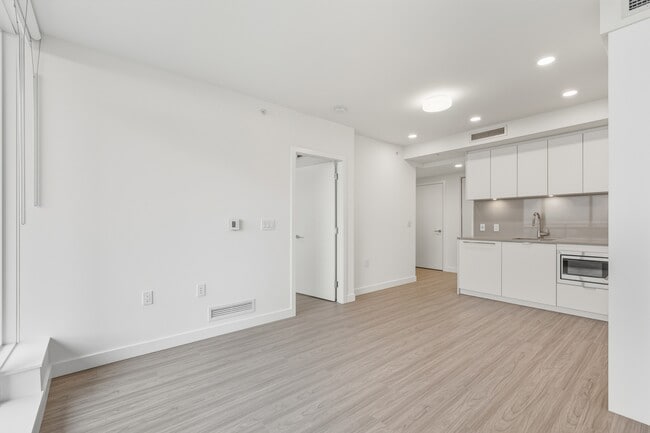 Photo - 13675-1107A 107A Ave