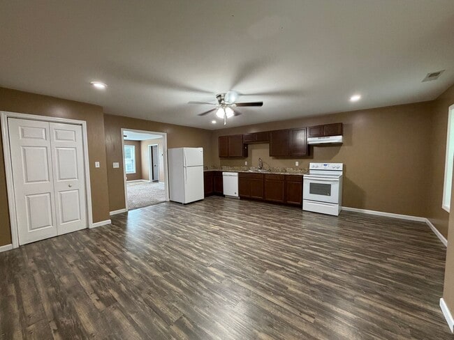 Photo - 1037 Carson Rd SE