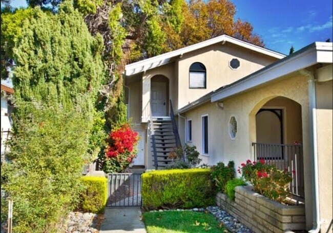 Building Photo - G4 | 1032-1034 Paloma Avenue Unit 1034-1 Rental