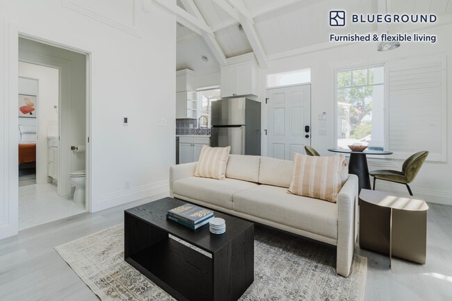 Photo - 2214 Serra Ave