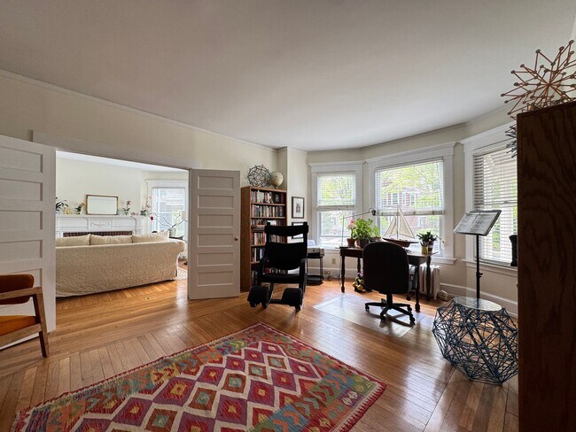 Photo - Spacious 2-Bedroom, 2-Bath in East Rock – Newly Renovated! Unidad First Floor