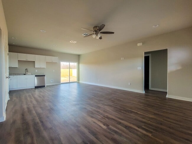 Photo - Beautiful 3 Bedroom 2 Bath Home!!