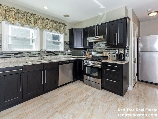 Building Photo - 33 Pershing Rd Unit 2