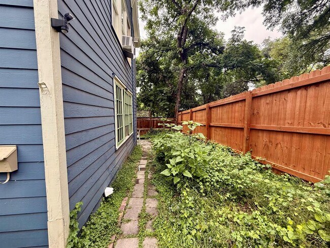 Photo - 3305 Duval St