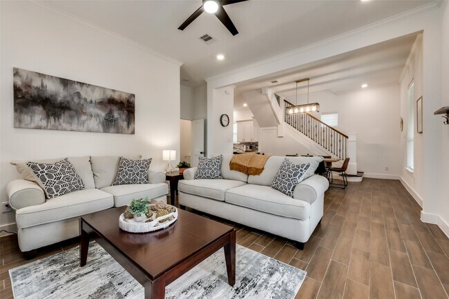 Photo - 204 Drennan St