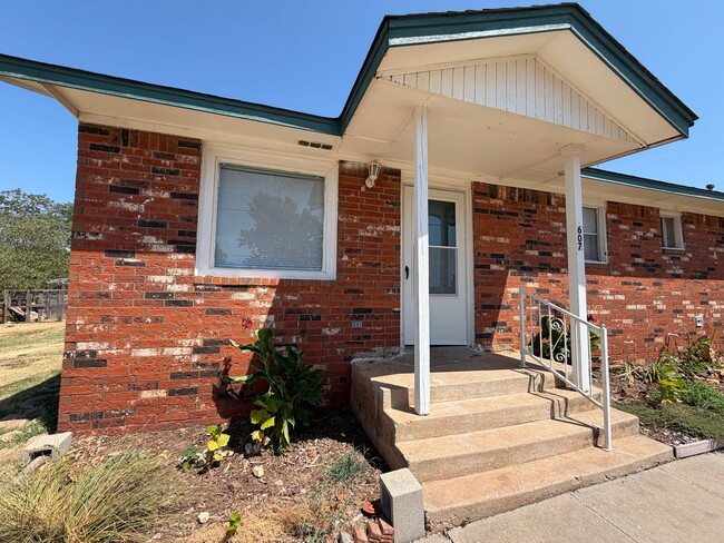 Building Photo - 607-609 E. Maguire Unit 607 E. Maguire