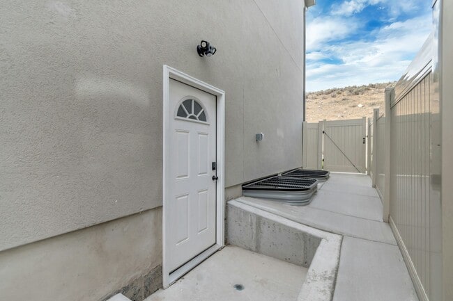 Building Photo - 1316 W Quailhill Rd Rental