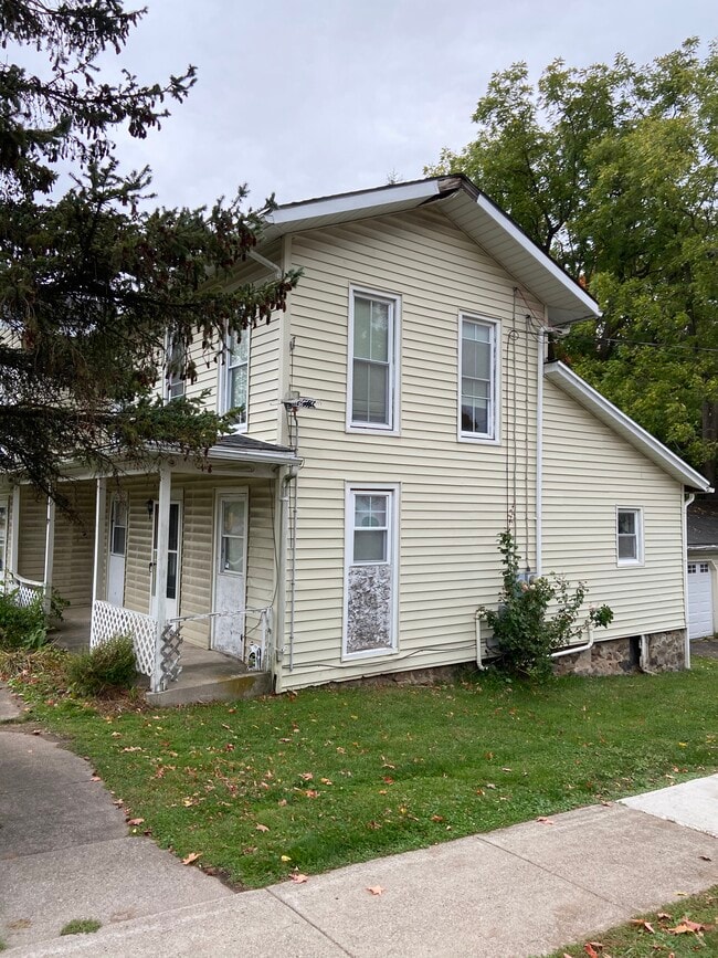 Photo - 47 W Main St