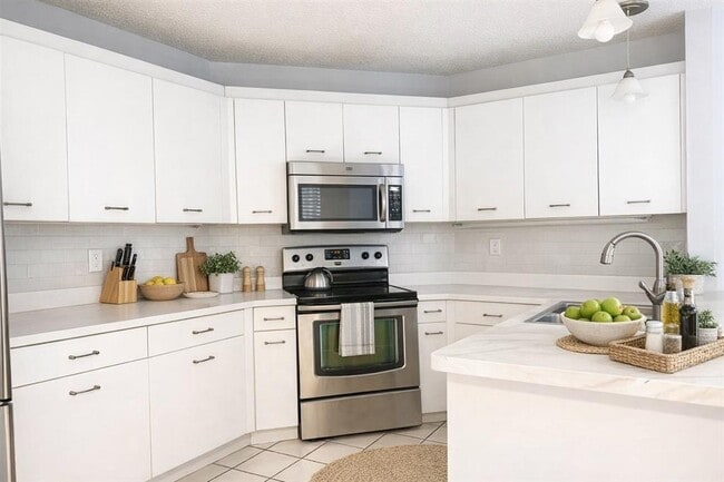 Building Photo - 10461 NW 12th Ct