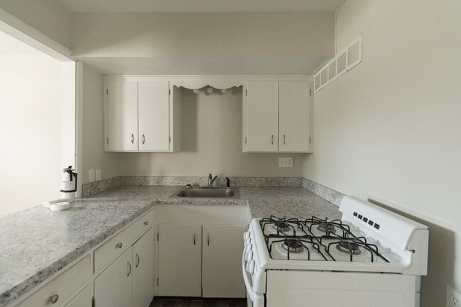 Photo - 1027 Southpark Dr Unit 1