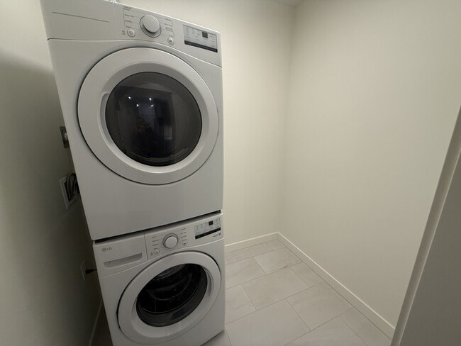 Photo - 5382-200 200 St