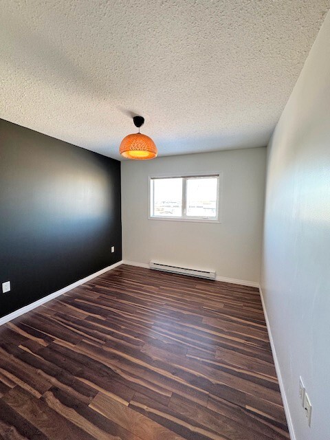 Photo - 9137-9137 96a St