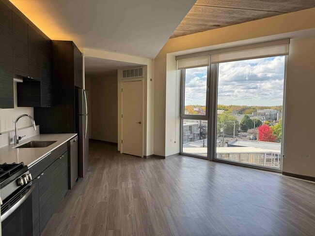 Building Photo - 1922 N Milwaukee Ave Unit 506