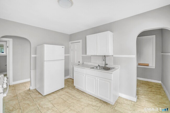 718 Winchester Ave Unit 1