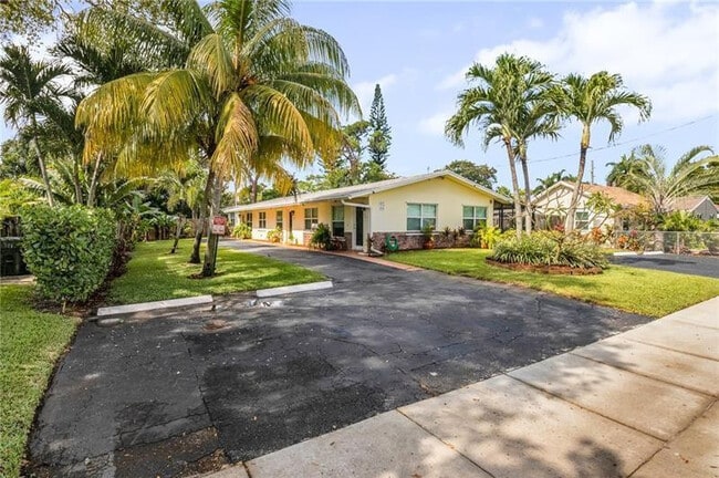 Building Photo - 872 NE 36th St Unit A