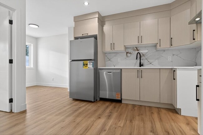 Photo - 8332G 76 Avenue NW Unit 8332G