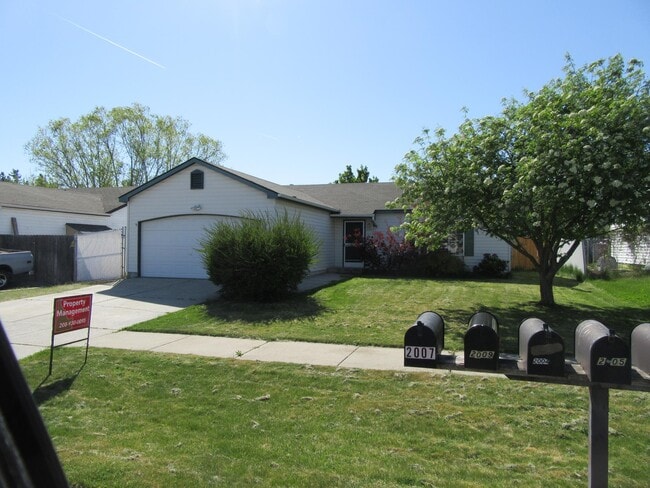 Building Photo - 2007 N Blossom Ct