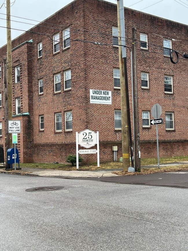 Building Photo - Modernized 1 br, heat included Unit 208
