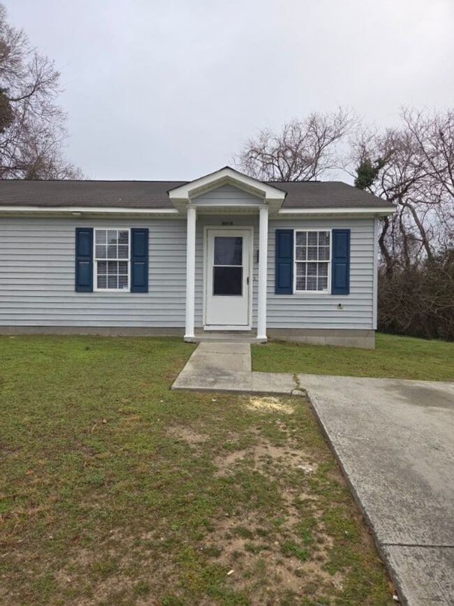 Building Photo - 309 E Spruce St Unit 309 B Spruce Street