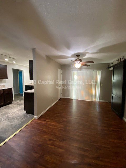 Photo - 215 Dogwood Ln