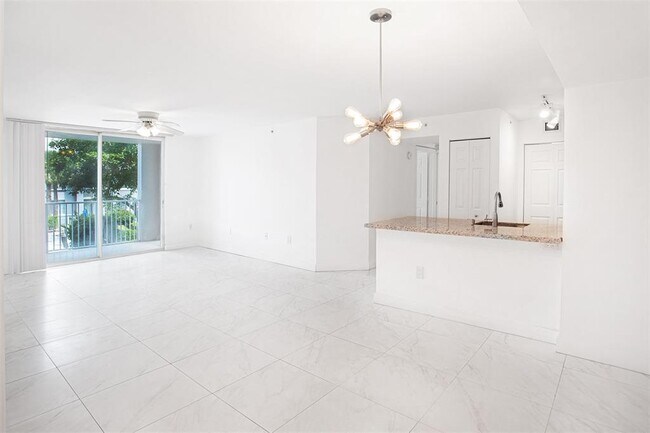 Photo - 655 SW 111th Way Unidad 208