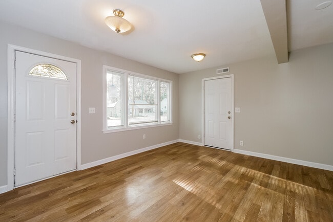 Photo - 8325 Riggs St