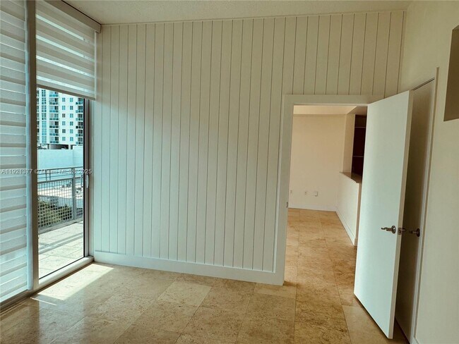 Photo - 350 NE 24th St Unidad 614