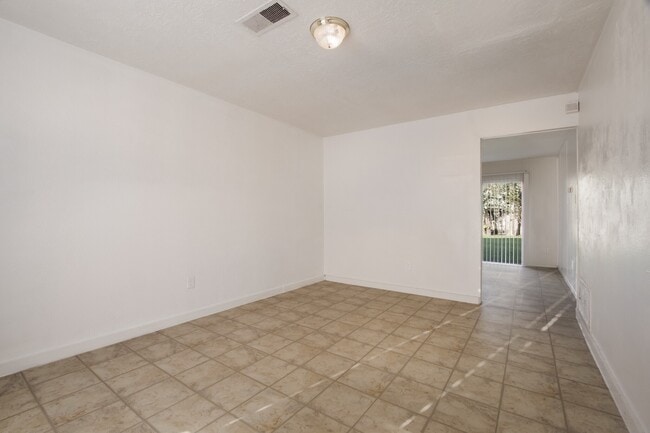 Photo - 12639 Chiswick Rd