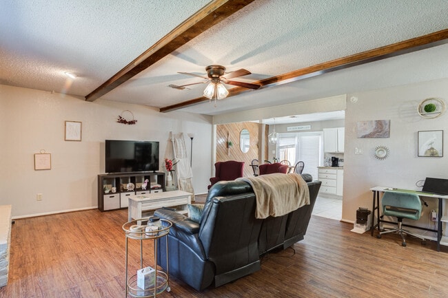 Photo - 8633 Knoxville Dr