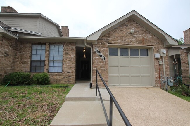 Coming Soon! 2 Bedroom 2 BathTownhome! - Coming Soon! 2 Bedroom 2 BathTownhome!