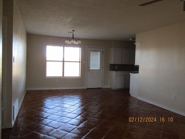 Photo - Home located in the Cache area!