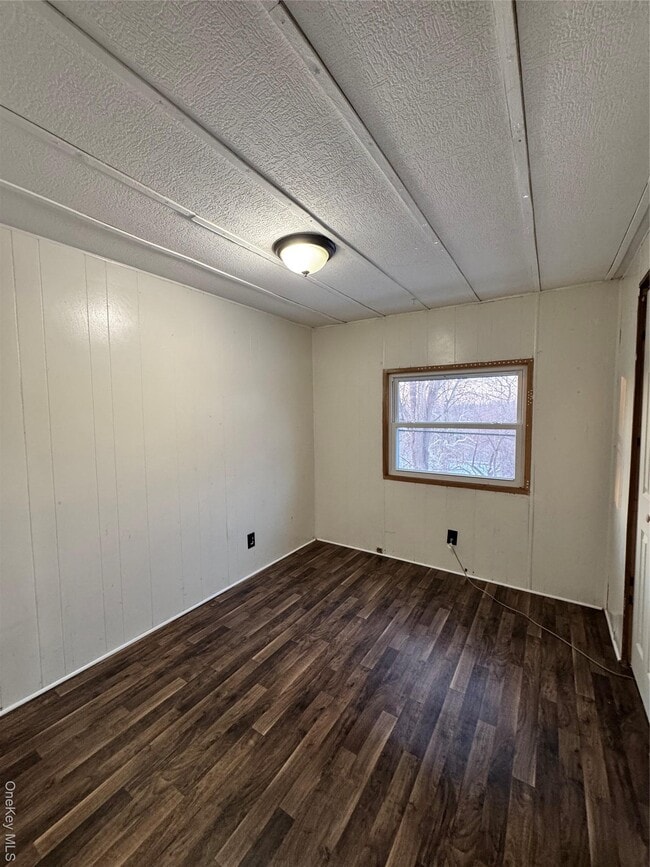 Photo - 19 Griffin Ln