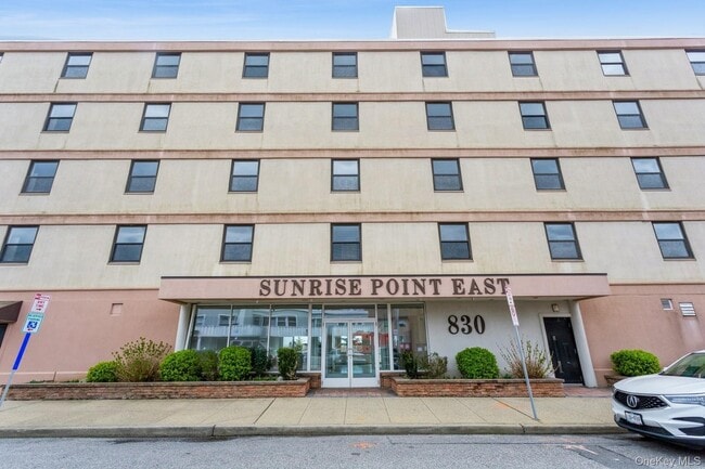 Building Photo - 830 Shore Unit 2O Rental