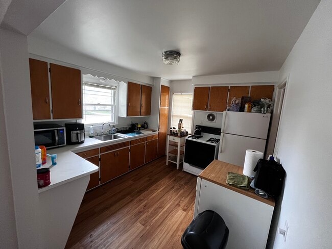 Kitchen - 329 E 5th St