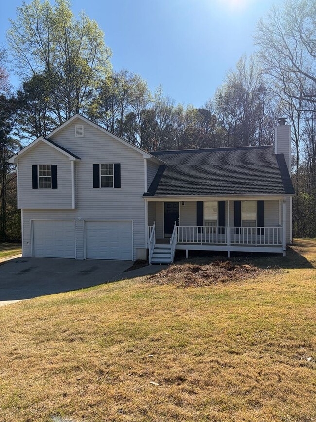 Building Photo - Tri level home