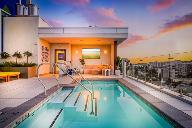 Building Photo - 8th and U