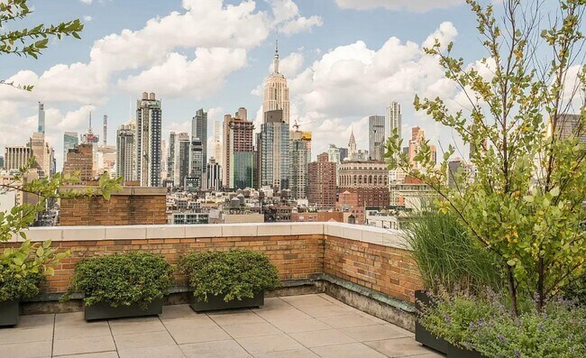 Photo - 161 W 16th St Unit 6