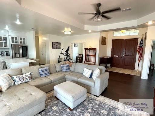 Photo - 215 Henderson Rd