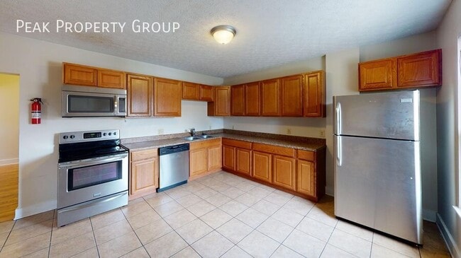 Photo - 1369 Summit St