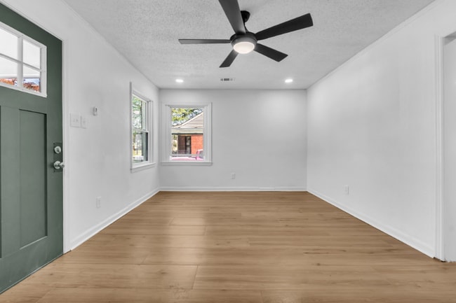 Photo - 3253 Kimball Ave