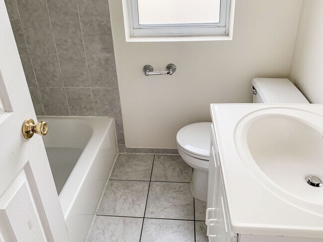 Photo - 5206 N Leavitt St Unit 2