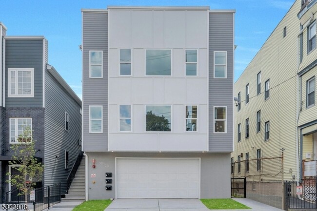 Building Photo - 320 Hawthorne Ave Rental