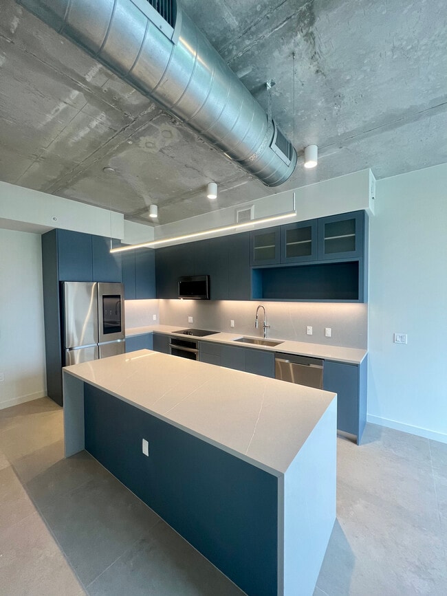 Building Photo - 102 NW 30th St Unit A4 Rental
