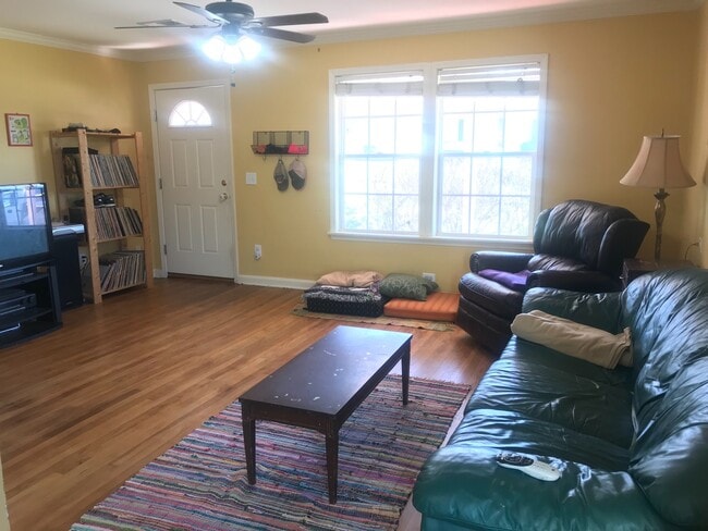 Photo - 306 19th St E