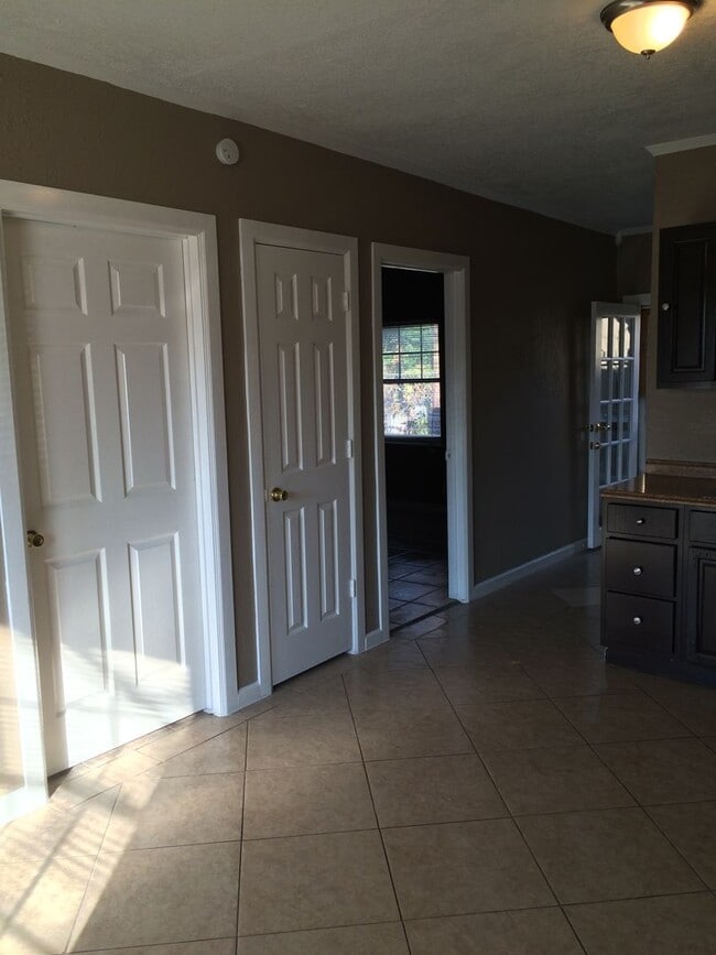 Photo - 203 Gorman Unidad C