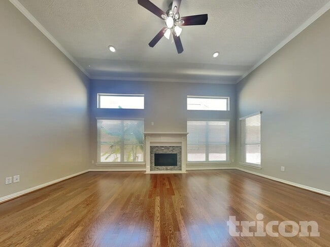 Photo - 6855 Tournament Dr