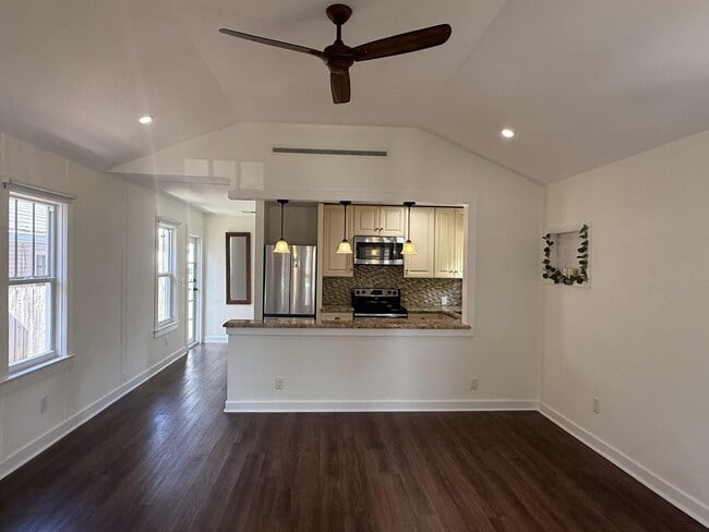 Photo - 427 N J St