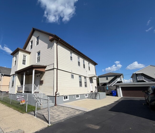 Building Photo - 49 Ivy St Unit 2