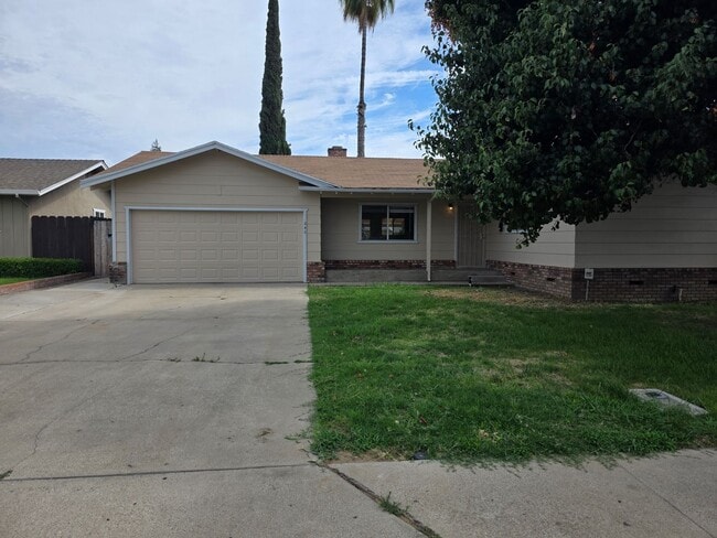 Building Photo - 3 bedroom single story in Turlock!